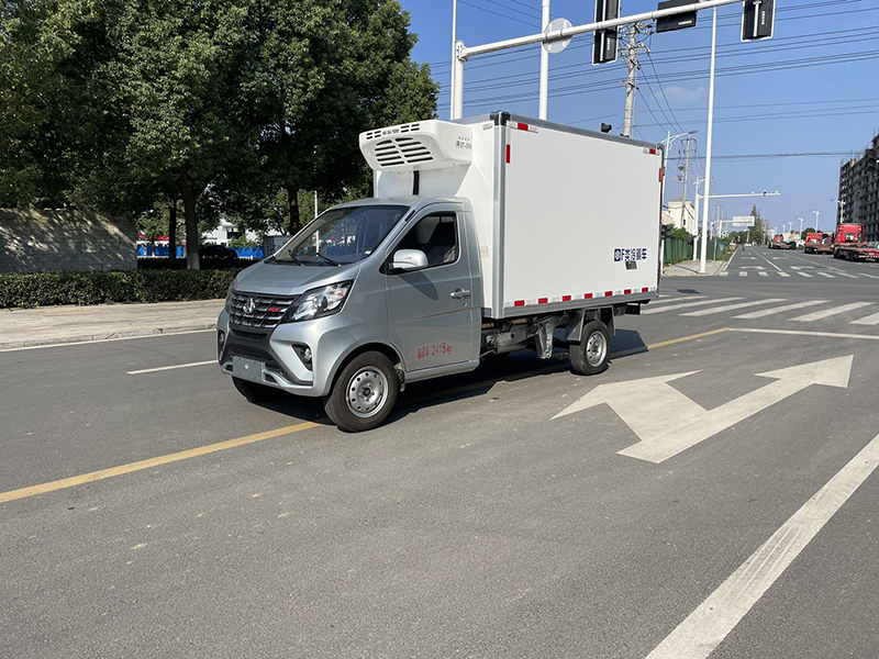 長安新星卡后單輪冷藏車